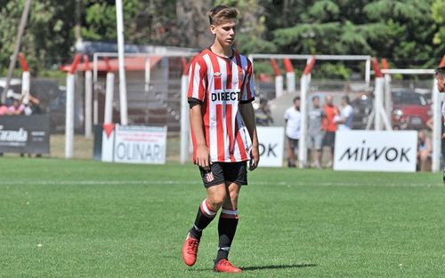 Foyth playing for Estudiantes de la Plata