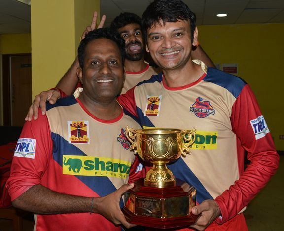 Lakshmi Narayanan (L) with Chepauk Super Gillies coach Hemang Badani