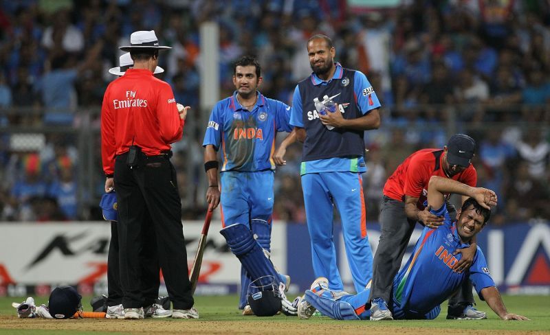 MS Dhoni getting treatment from the Indian physio