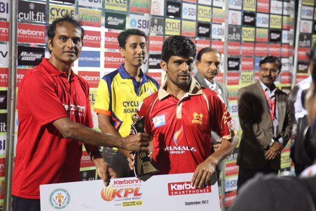 Man of the Match Shoaib Manager receives the trophy