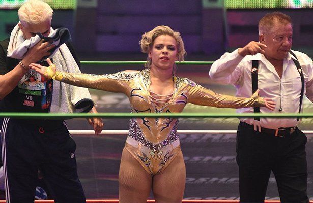 Princesa Sugehit after taking off her mask at the CMLL 84th Anniversary show