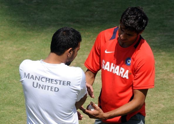 PK shows his injured elbow to Ashish Nehra during the 2011 World Cup