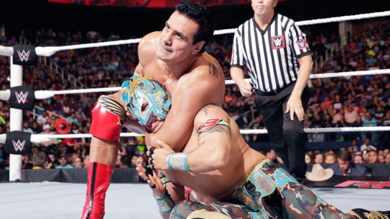 Alberto Del Rio (L)