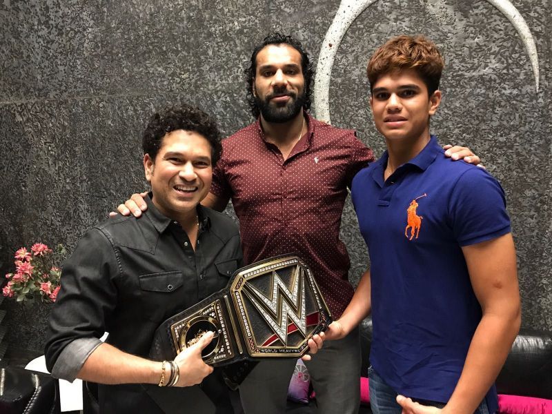 Jinder Mahal with Sachin Tendulkar and his son Arjuun