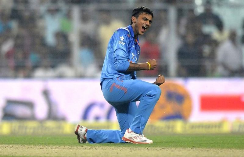 Axar Patel got rid of the dangerous David Warner