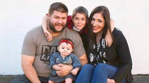 Kevin Owens apparently dislikes fans clicking pictures of him while he's with family