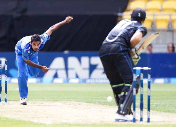 Bhuvneshwar Kumar&#039;s guile vs Guptill&#039;s attacking style of play. Who will win?