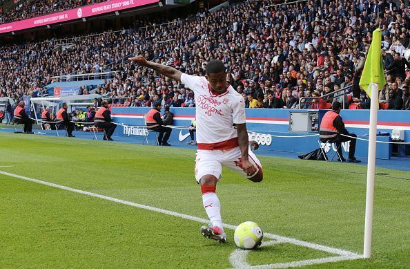 Malcom takes a corner for Bordeaux