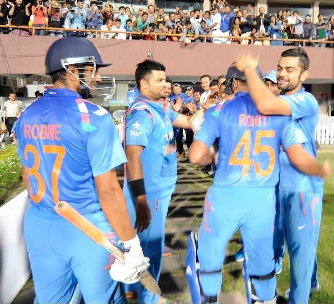 Uthappa and Rohit walk back to the pavilion.