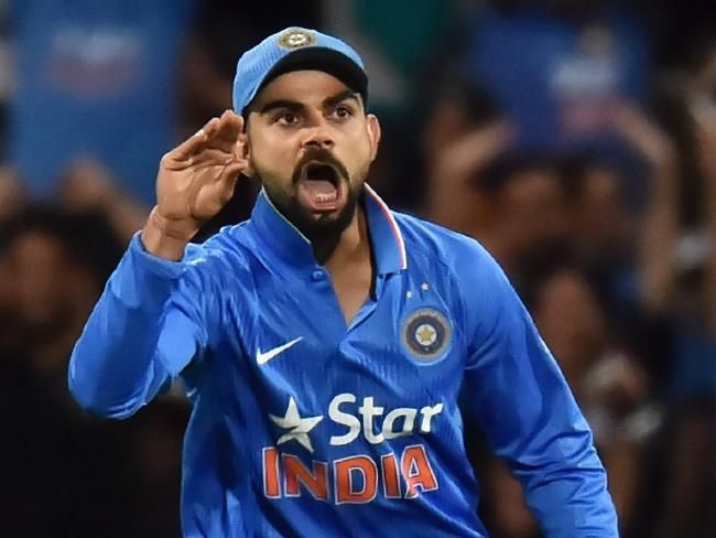 Kohli&#039;s hand gesture directed towards Smith