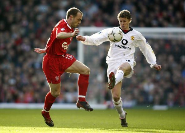 Danny Murphy of Liverpool and Ole Gunnar Solskjaer of Manchester United