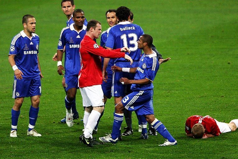 Wayne Rooney and Ashley Cole involve in a heated moment