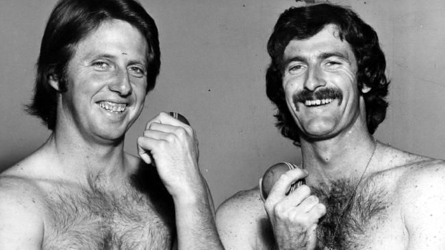 Jeff Thomson (L) and Dennis Lillee
