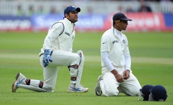 Dravid and Dhoni in a Test against England
