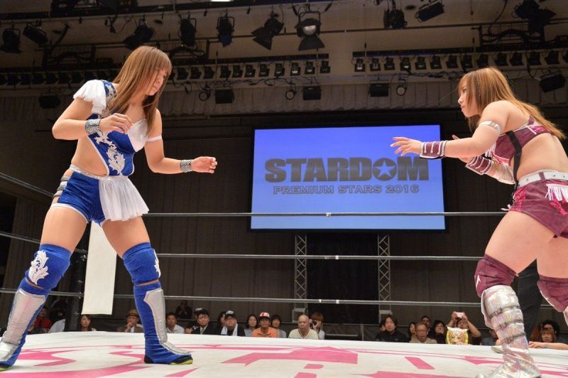 Yoko Bito facing off against Kairi Sane in a match, at Stardom