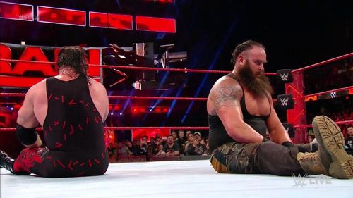 Braun Strowman surprised Kane when he sat up!