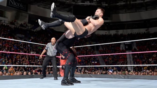 kane chokeslam