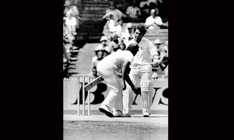 Gavaskar argues with Lillee, Melbourne 1981. 