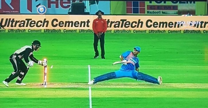 Dhoni in split position