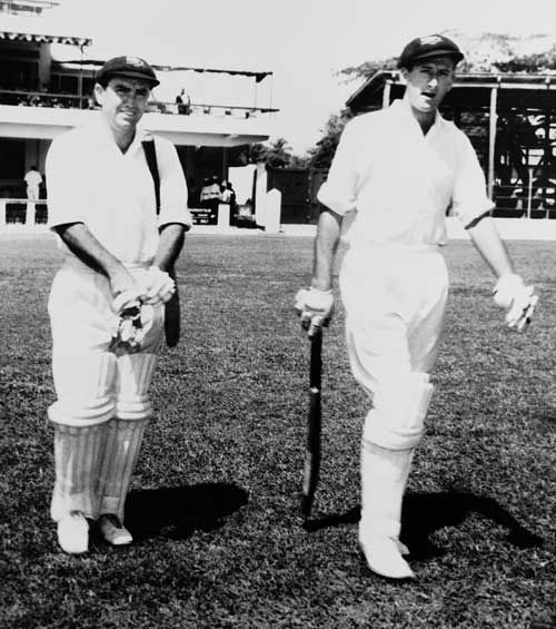 Bob Simpson (left) and Bill Lawry