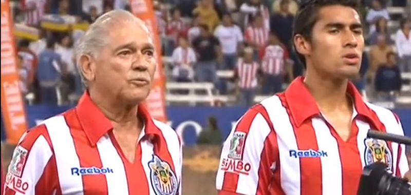 Chivas Legend Salvador Reyes before kickoff in 2008