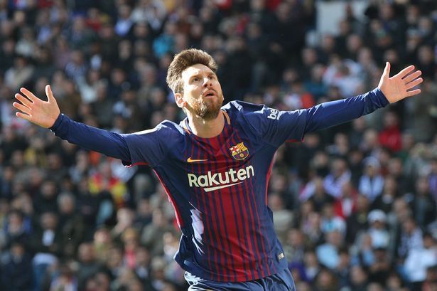 Lionel Messi makes yet another iconic celebration at the Bernabeu after making it 0-2.