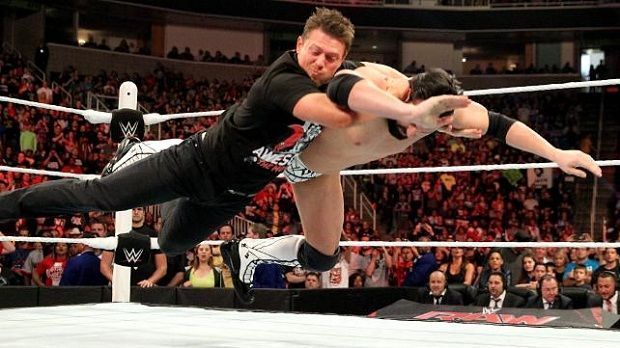 Miz performing the Skull Crushing Finale