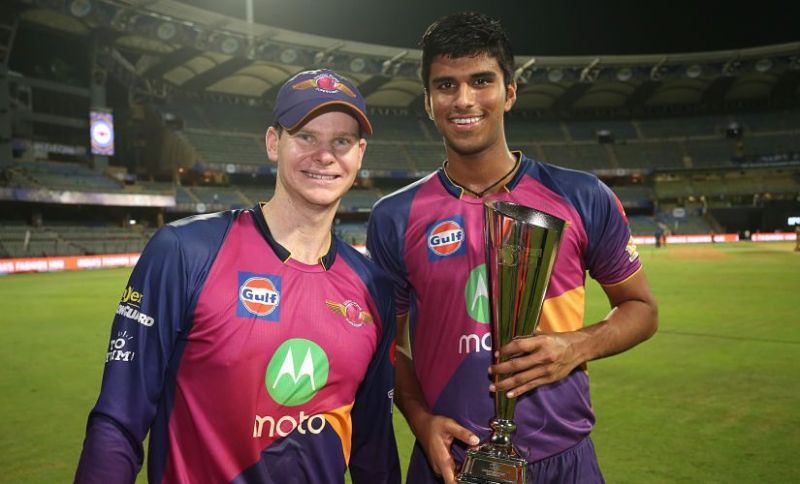 Washington poses for a photo with his skipper Steve Smith after being awarded the Man of the Match in the first qualifier against Mumbai Indians