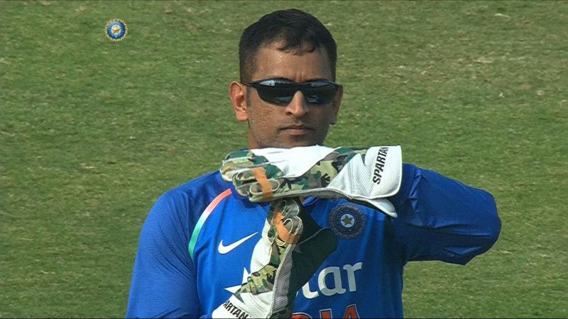 Dhoni asking for a review