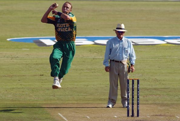 Allan Donald of South Africa bowls