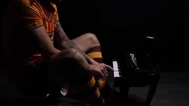 Motherwell FC tweet Manchester United Alexis Sanchez piano