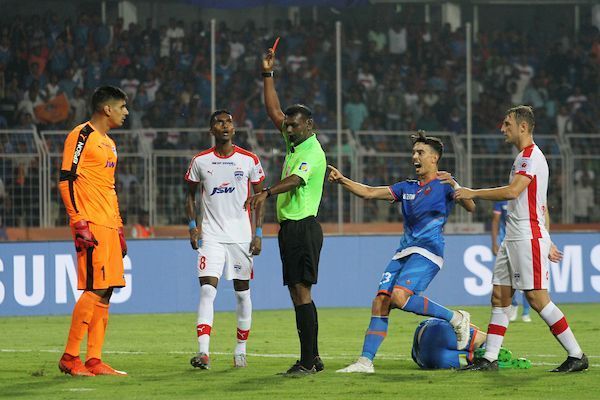 Gurpreet Singh Sandhu shown a red card against Bengaluru FC