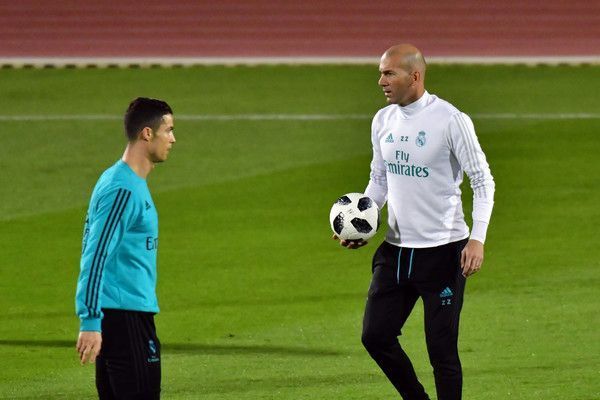 Real Madrid&#039;s French coach Zinedine Zidane (R) holds the ball as he stands on the pitch with his Portuguese forward Cristiano Ronaldo during a training session two days prior to their FIFA Club World Cup semi-final match at New York University Abu Dhabi&#039;s stadium in the Emirati capital on December 11, 2017. / AFP PHOTO / GIUSEPPE CACACE (Dec. 10, 2017 - Source: AFP) 