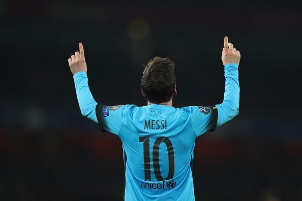 Arsenal FC v FC Barcelona - UEFA Champions League Round of 16: First Leg