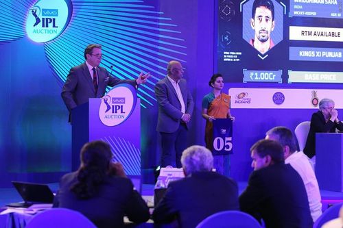 Richard Madley continues the proceedings during IPL Auction 2018