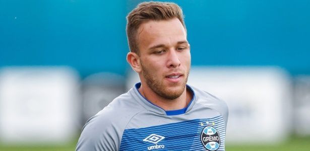 Arthur to stay at Gremio until December