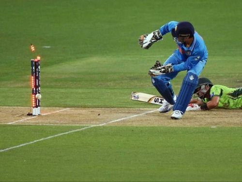 Dhoni â A maestro behind and close to the stumps.