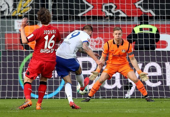 Burgstaller scores the opener for Schalke, and how