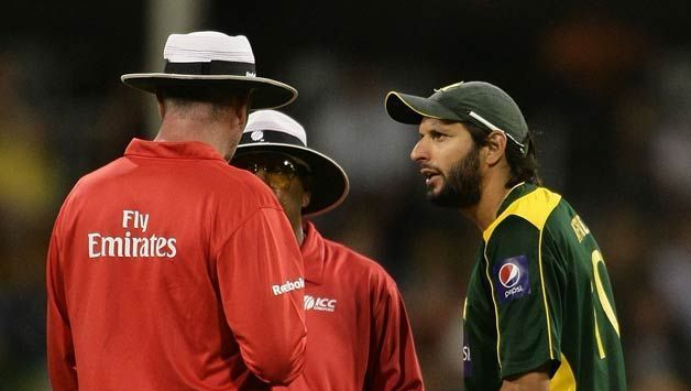 Afridi&#039;s ball biting act attracted huge criticism