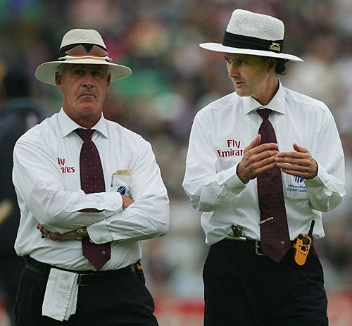 Billy Bowden with a walkie-talkie hooked onto his belt loop