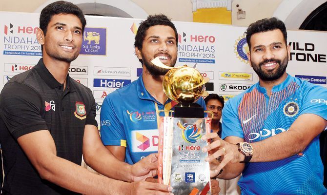 Captains with Nidahas trophy