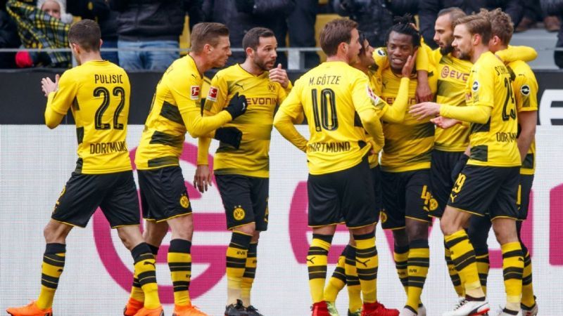 Borussia Dortmund appear to delay Bayern's celebrations