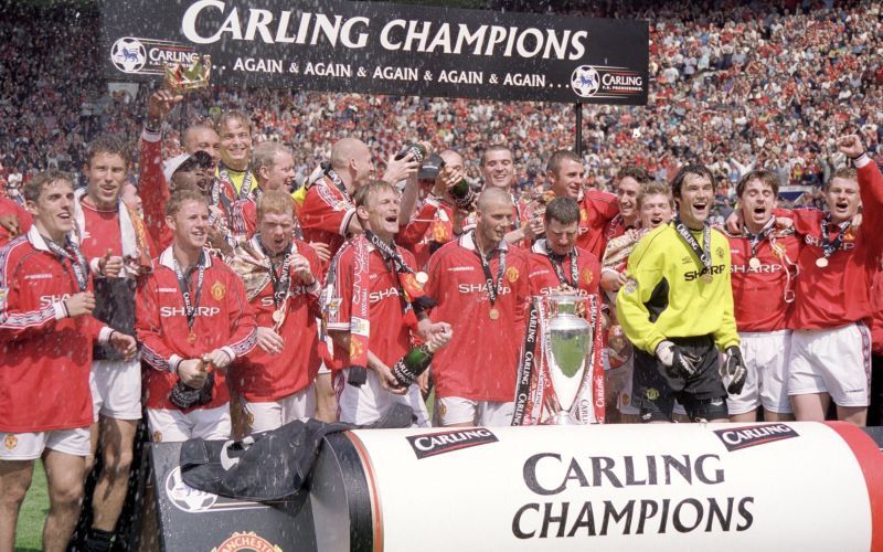 United celebrate title win in 2000