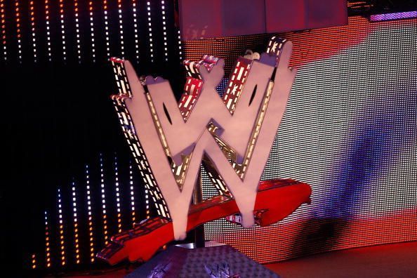 Jeremy Piven Hosts WWE&#039;s &#039;Monday Night Raw&#039; At Mohegan Sun Arena