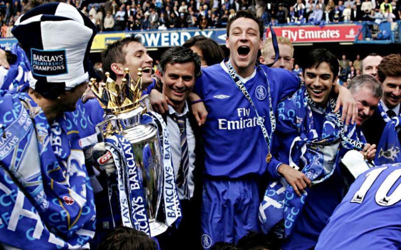 Chelsea players celebrating the 2004/05 title win