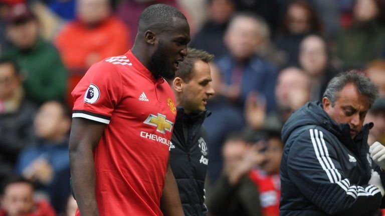 Lukaku leaving the field injured