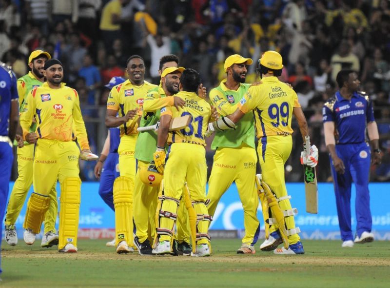 Ecstatic Chennai players surround Kedar Jadhav, their last-over hero