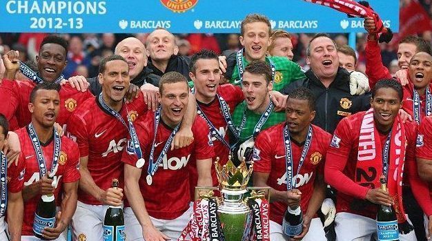 United players with the 2012/13 PL trophy