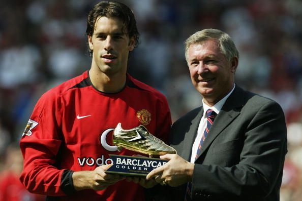 Rudd van Nistelrooy wins the Golden Boot in the season 2005-06.