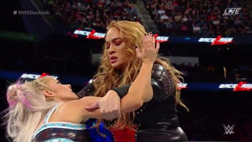 Nia Jax defended her Raw Women's Championship against Alexa Bliss 